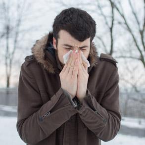 causas de los estornudos